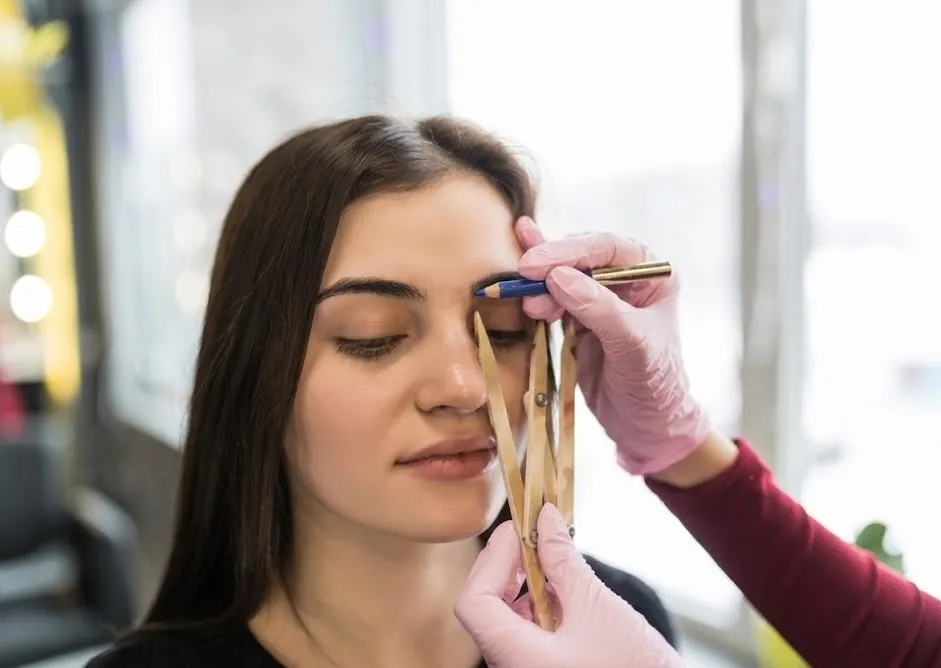 NY Brows salon in Financial District offering professional eyebrow threading services